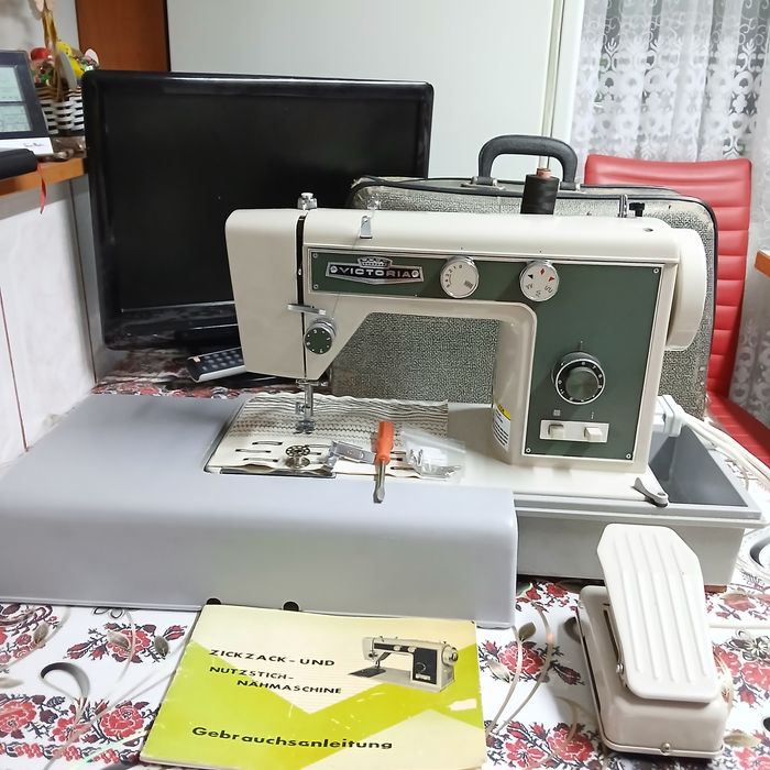 Masina de cusut VCTORIA ZICK ZACK în totalitate din metal