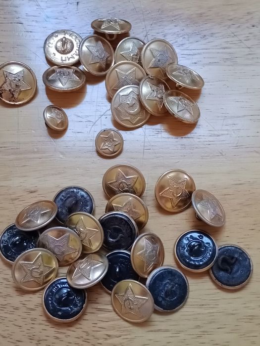 Продам пуговицы разные