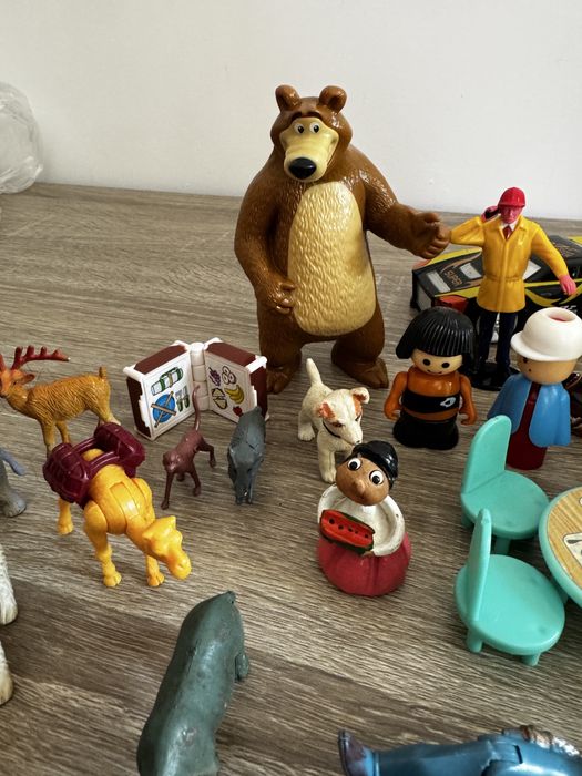 Лот от различни играчки
