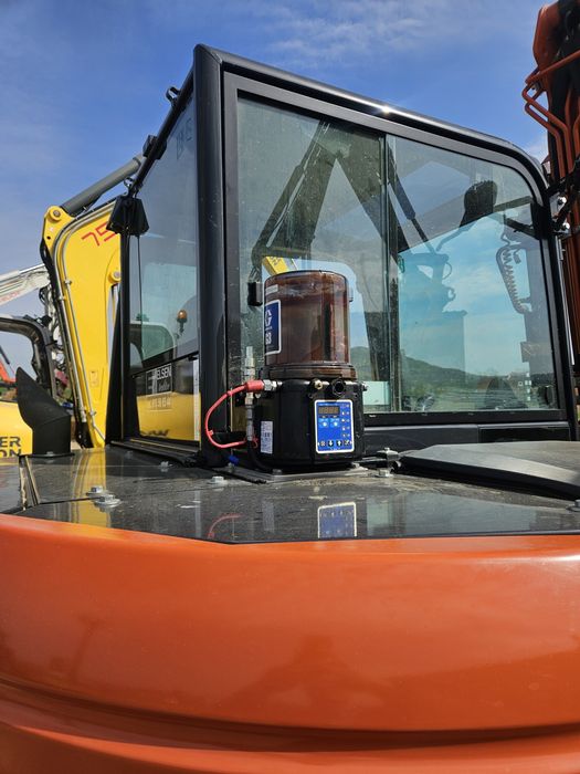 Excavator Hitachi 2022