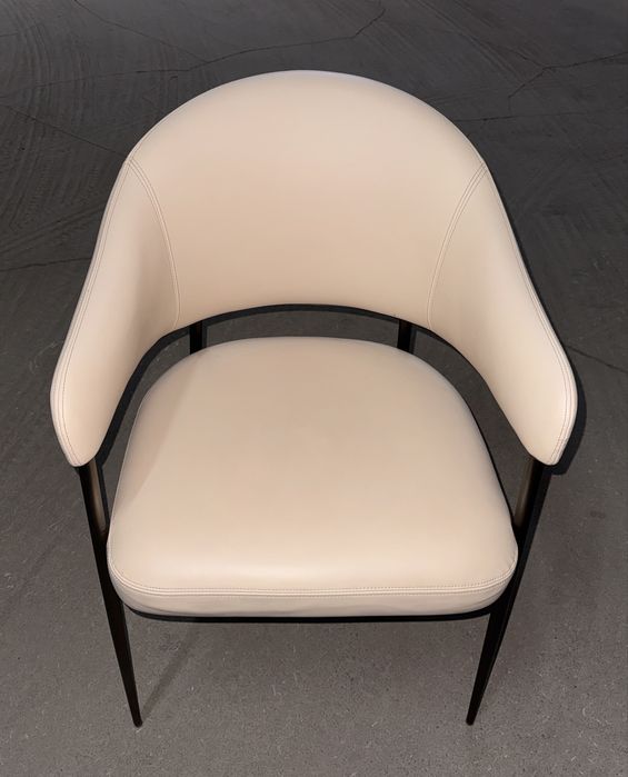 Продам комплект кухонных стульев