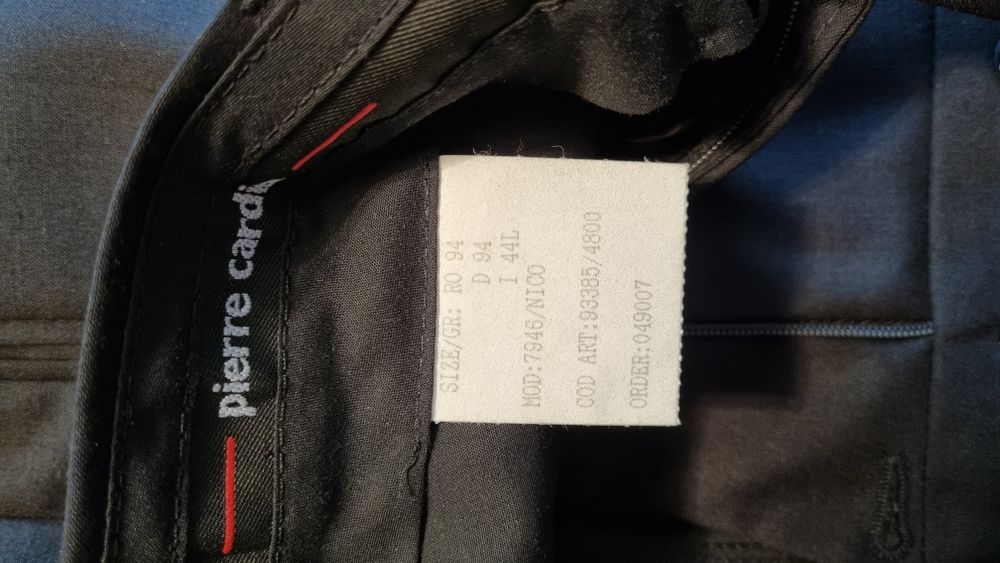 Costum barbatesc Pierre Cardin marimea 48, negru, 100% lana, nou