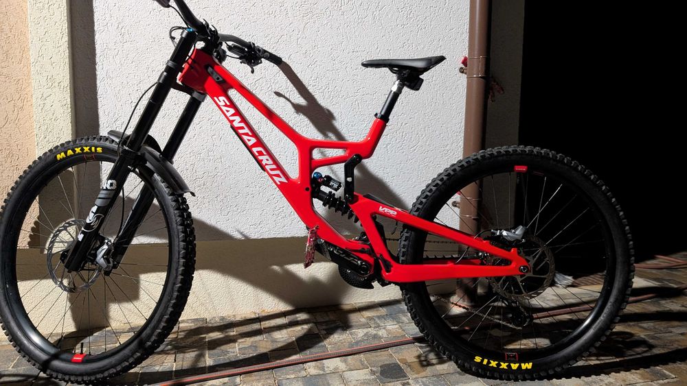 Bicicletă downhill Santa Cruz V10 8 CC DH S-Kit MX (L, roșu lucios)