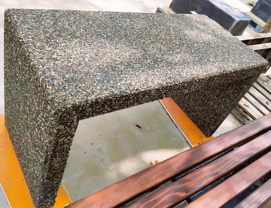 Masă din beton și piatră naturală