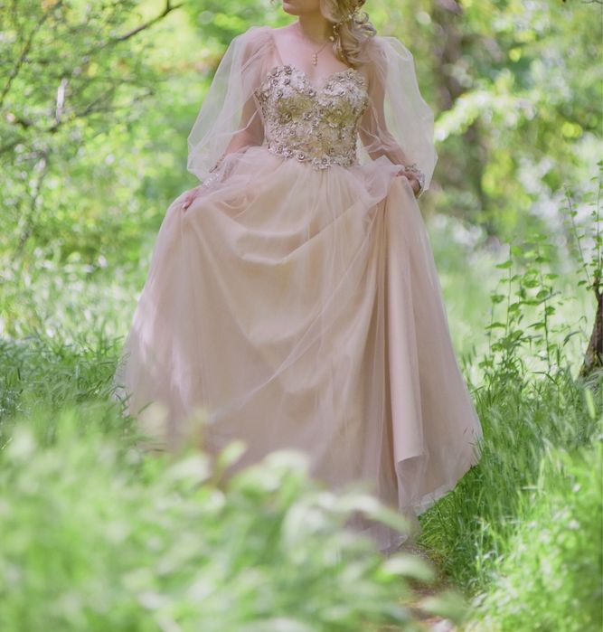 Бална рокля с корсет