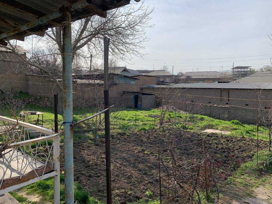 Olmaliq markazida 12 sotix hovli sotiladi