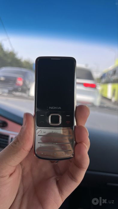 Nokia 6700.