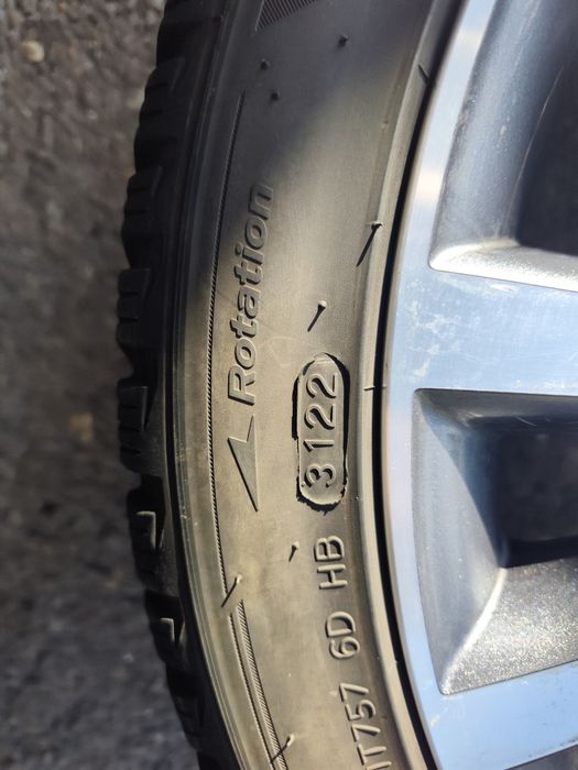 235/40/19" 4бр Hankook winter i sept evo3,dot3022,6mm