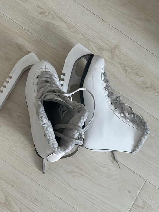 Коньки фигурные женские