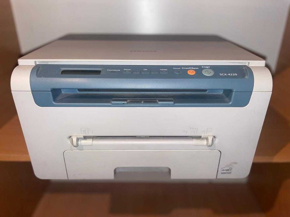 Продаю Samsung SCX-4220 (лазерный МФУ)