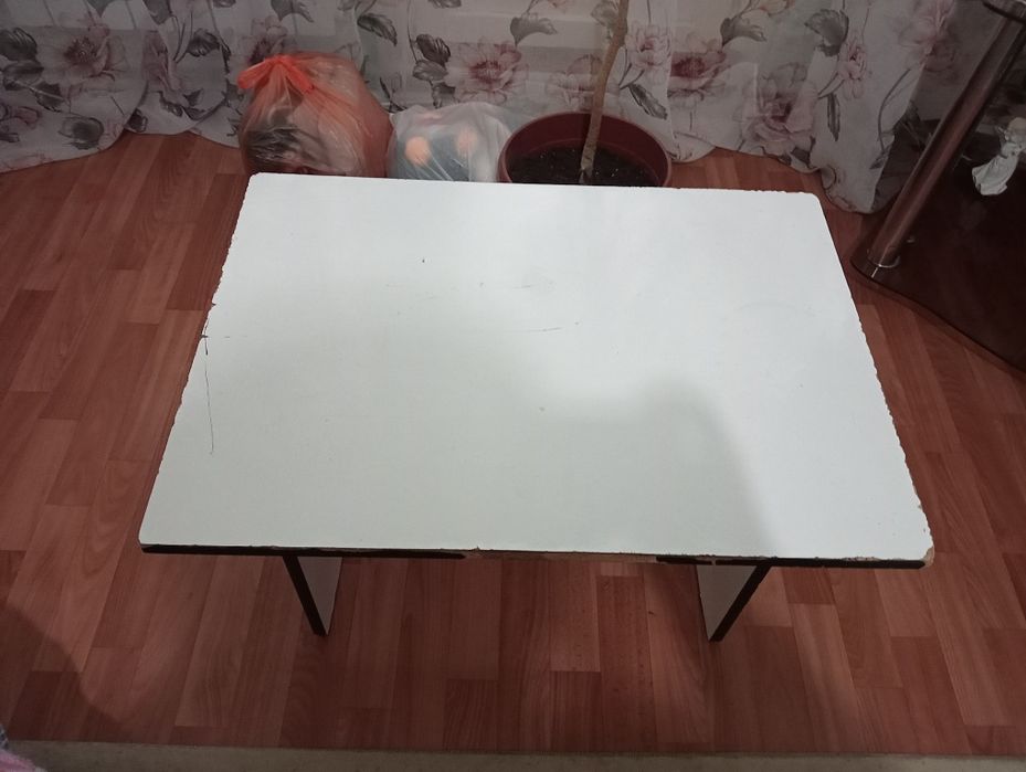 Продам журнальный столик