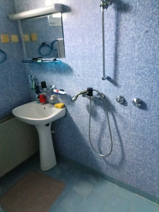 284-Продава се етаж от къща с гараж в с. Стражец