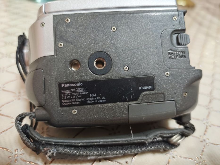 Panasonic kamrea sotiladi mini kasetali