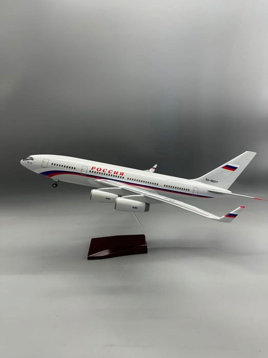 Модель самолета ИЛ-96, размер 46 см