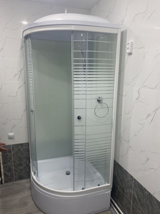 Установка душевых кабин