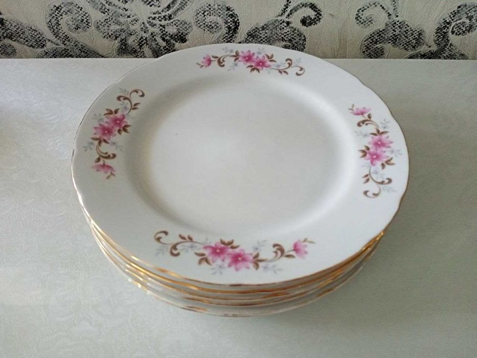 Комплект больших японских фарфоровых тарелок. Япония времен СССР.