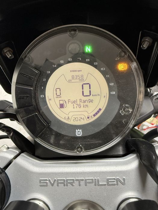 Husqvarna svartpilen 401