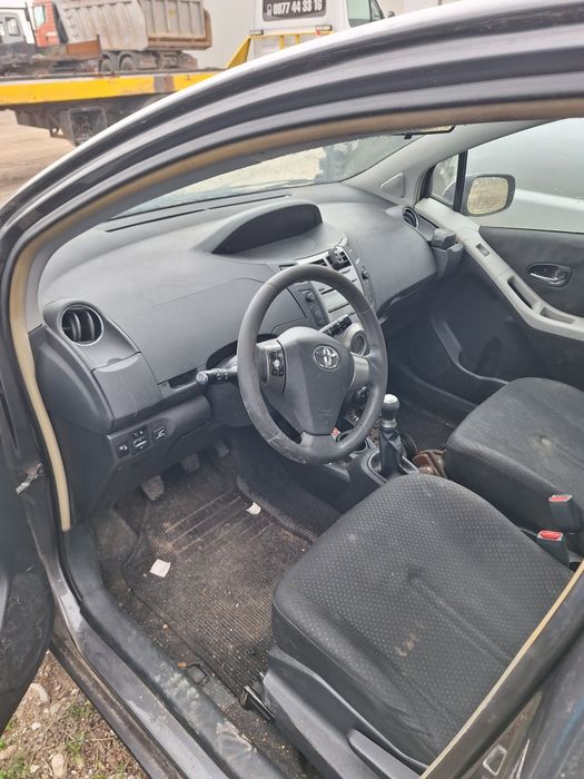 Toyota Yaris 1.0 На Части