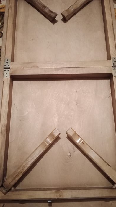 Продам стол,новый.Находимся в КЖБИ.