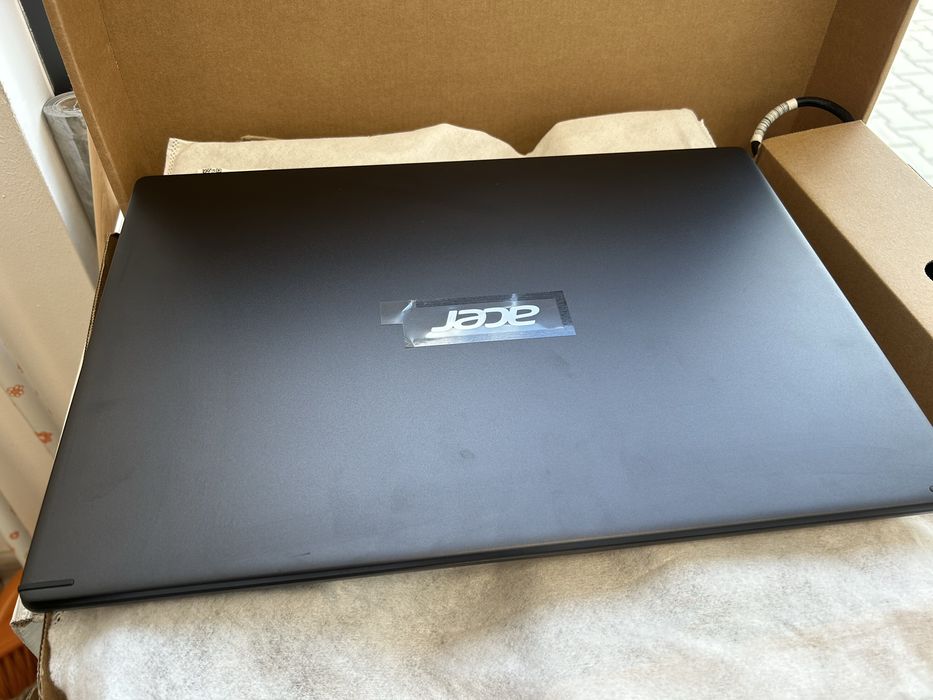 Лаптоп почти не е използван.