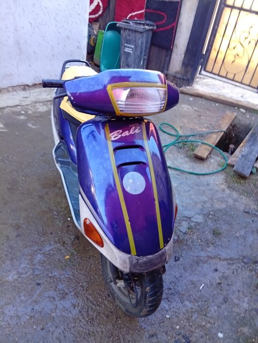 Vând scuter perfect fucționabil