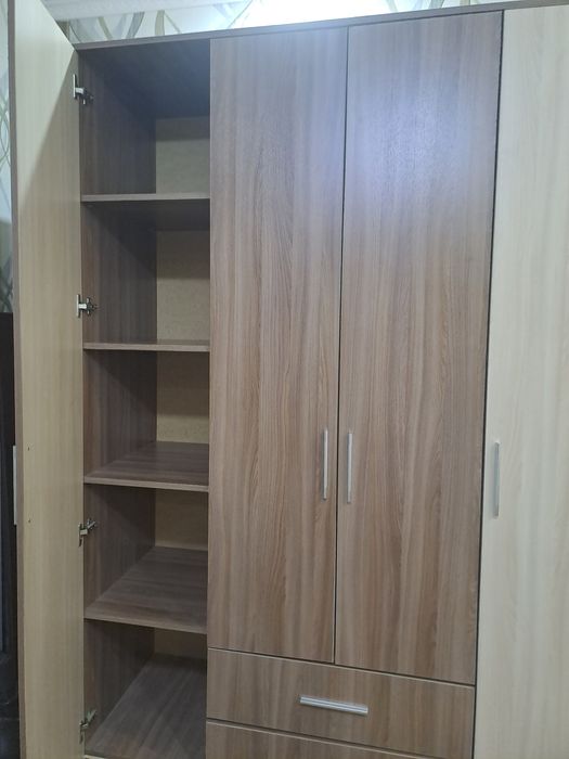 Продам шкаф . Самовывоз.