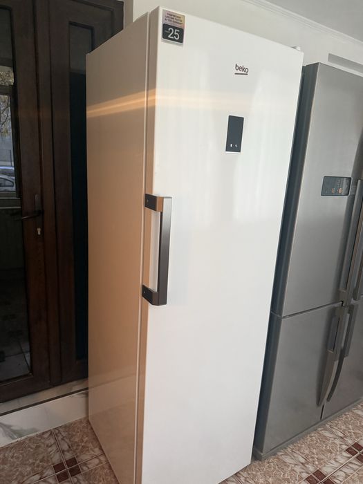 Congelator BEKO - NOFrost, 286 l, H 186.5