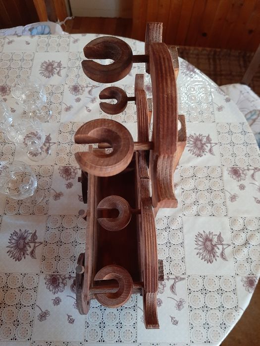 Стойка за вино и чаши, дървена - идея за подарък