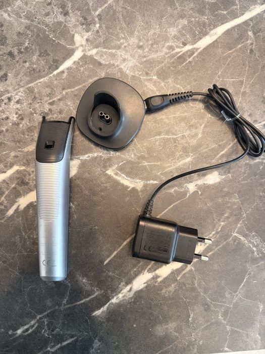 Philips OneBlade Pro QP6520 – Aparat Tuns/Bărbierit + Stand Încărcare
