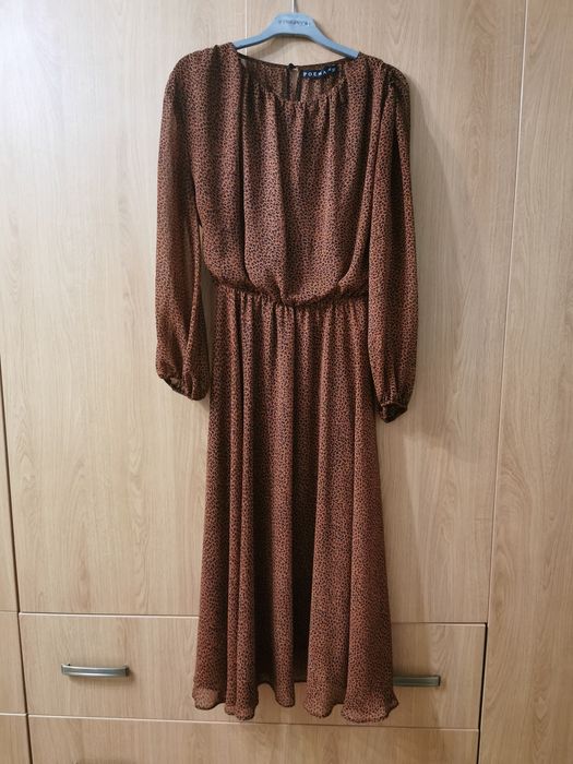 Rochie Poema maro cu print negru