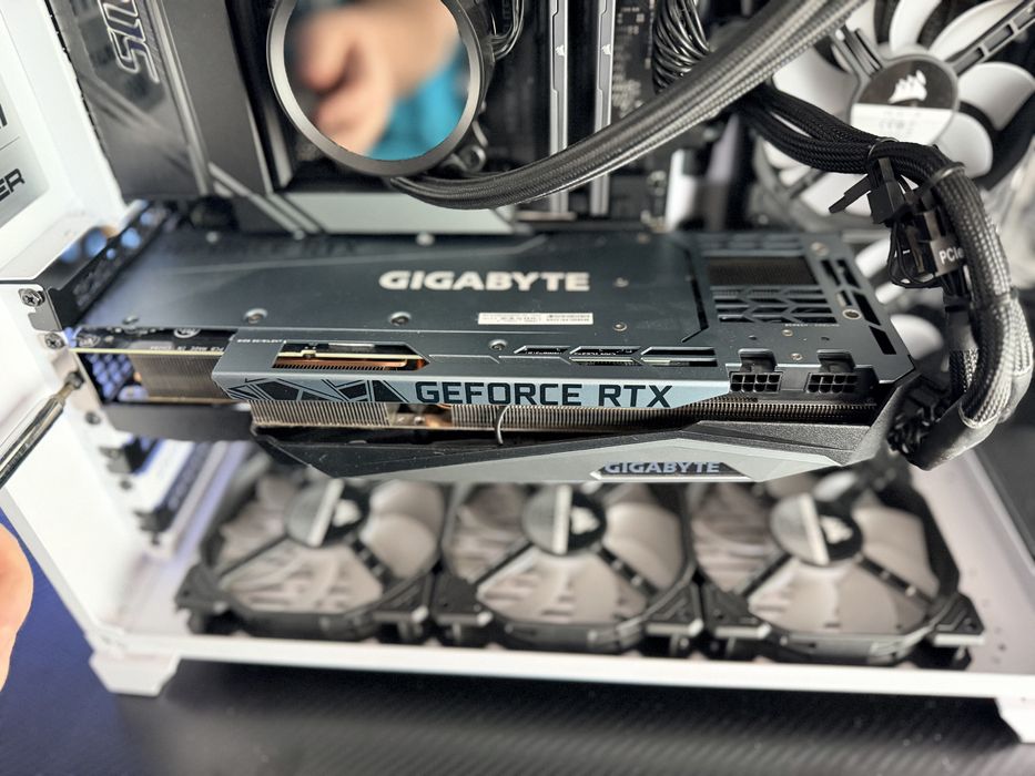 Vând placă video Nvidia GeForce RTX 3080 – stare foarte bună