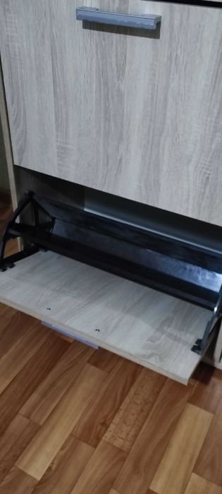 Продам обувницу.