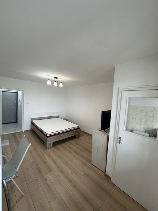 Inchiriez garsoniera in Tractorul,Pet Friendly