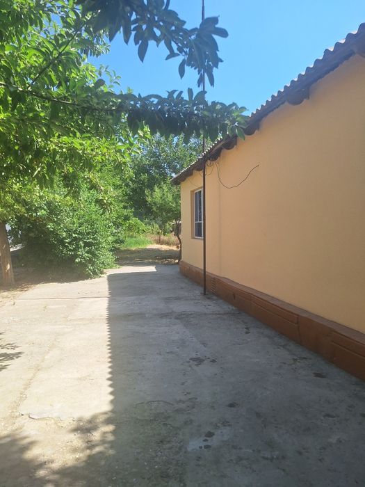 Uy sotiladi 8 sotixli