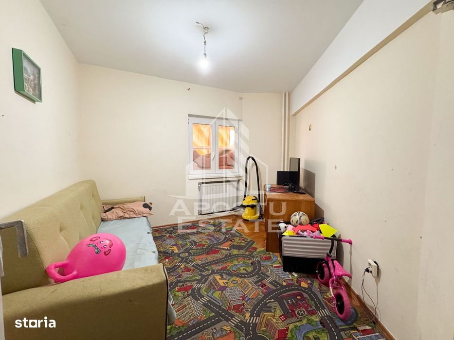 Apartament 4 camere, decomandat, 95mp, etaj 1, zona Turist, Sagului