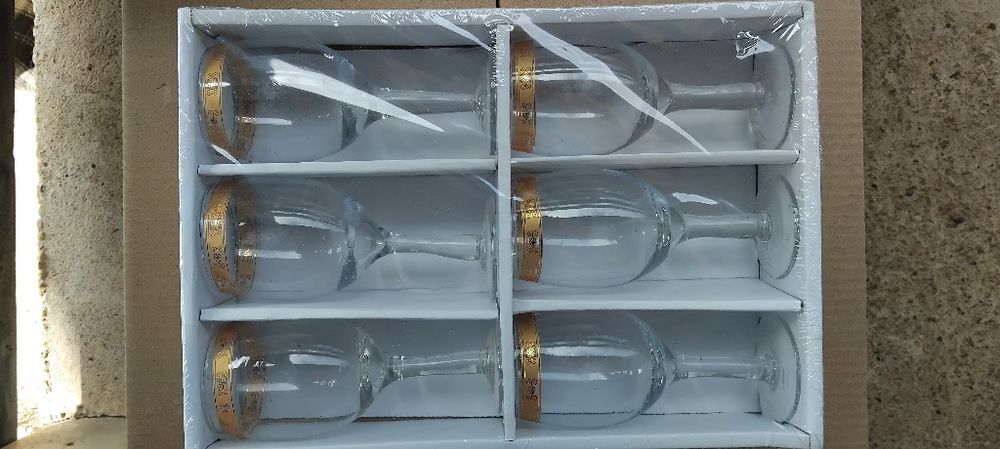 Set pahare aurite cu picior