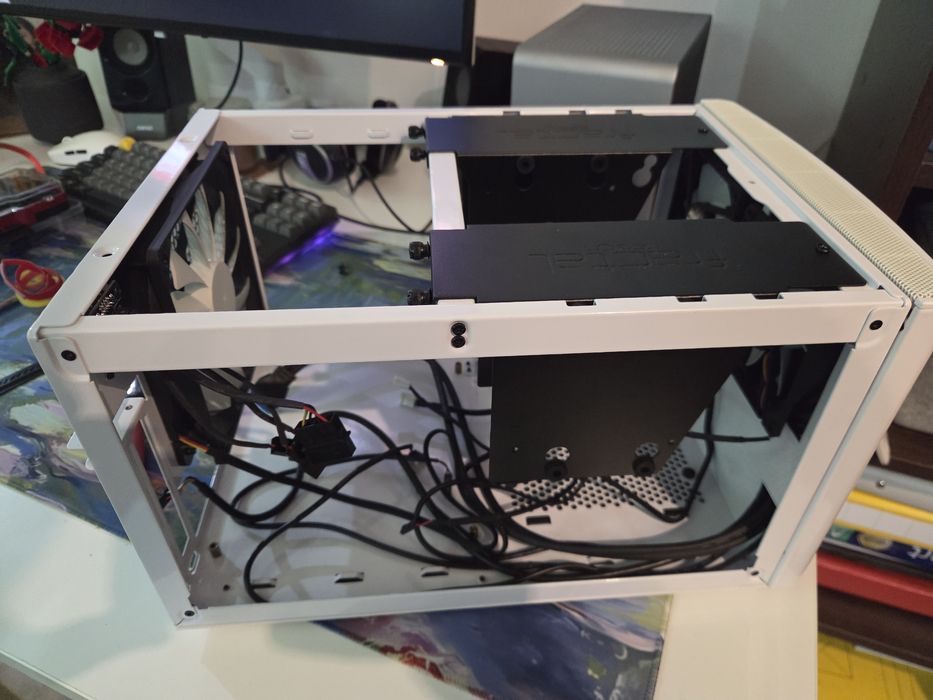 Carcasa Fractal Design node 304