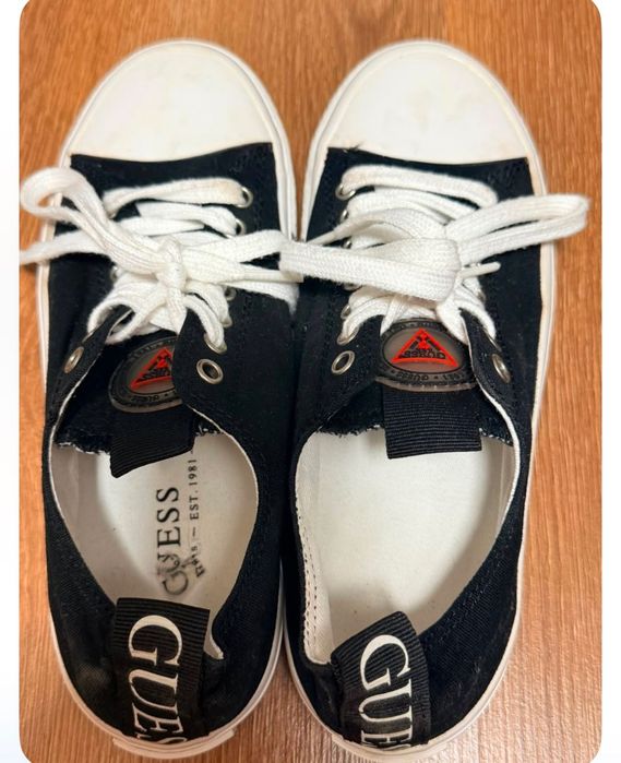 2 чифта обувки на Guess