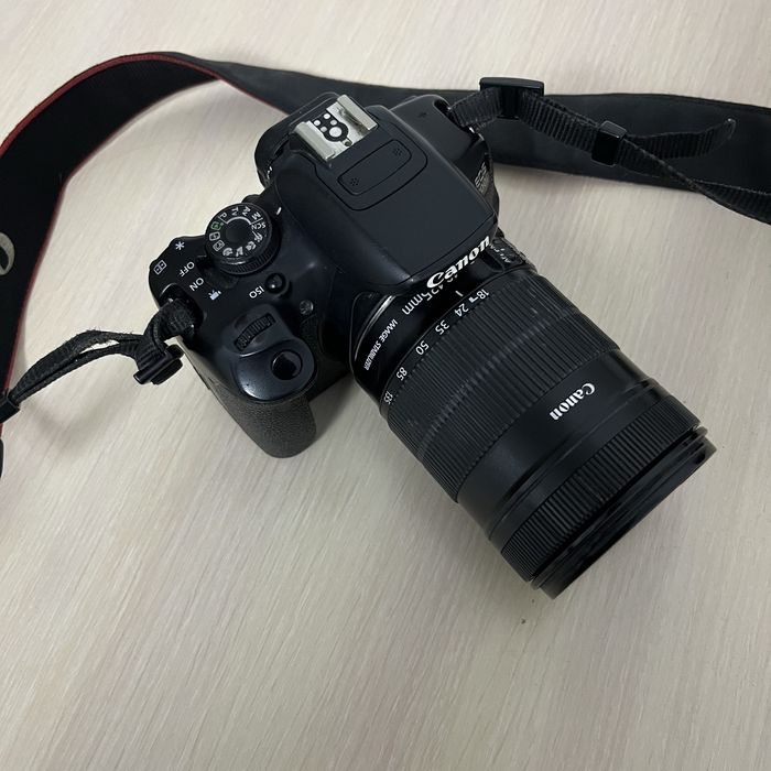 Фотоаппарат Canon 700D / Rebel T4i