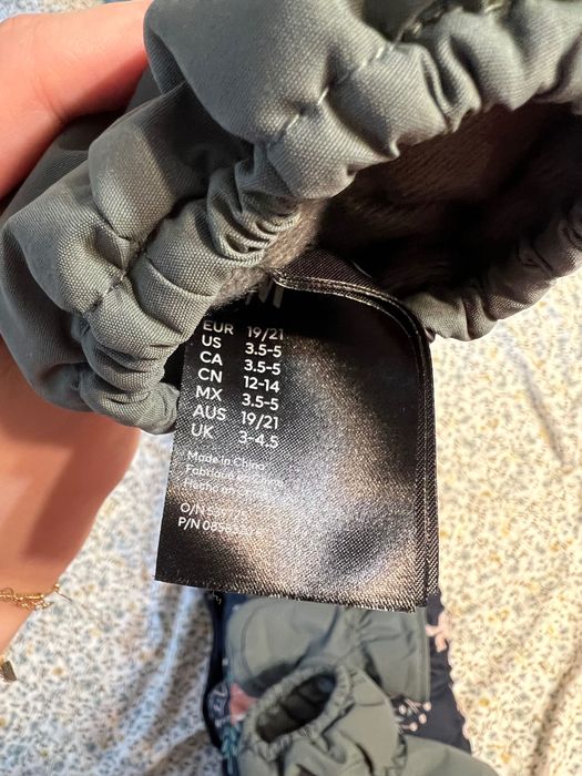 Combinezon H&M mărimea 74 cu botoșei și mănuși, noi