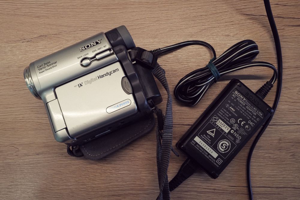 Camera video Sony DCR-TRV33E mini DV lentile Zeiss CCD caseta Handycam