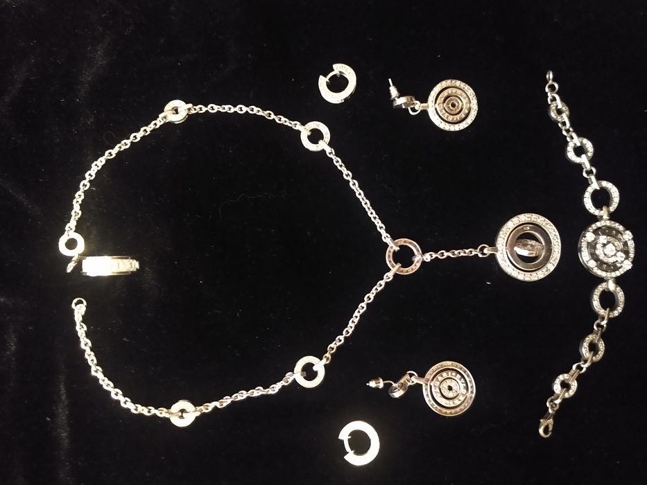 Vând set argint model deosebit