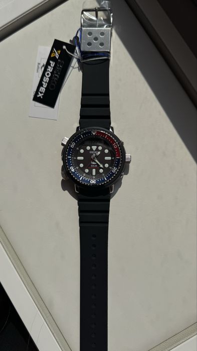 Seiko Prospex SNJ027P1. Оригинал, 200WR, Solar