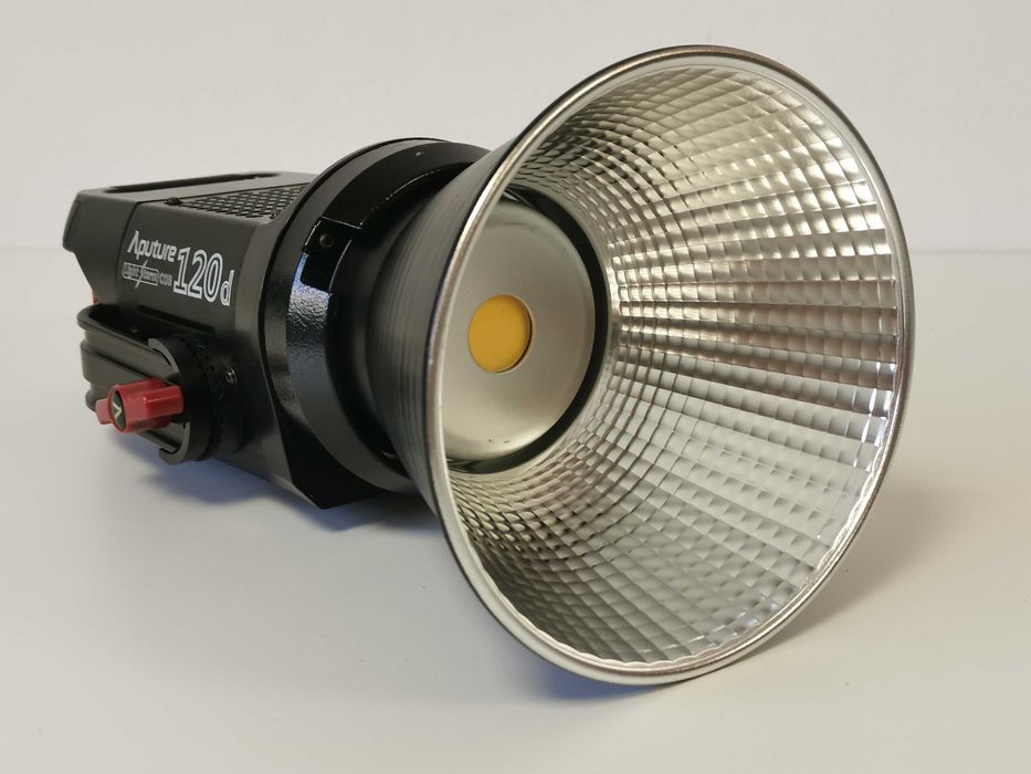 Aputure Light Storm COB 120D диодно постоянно осветление