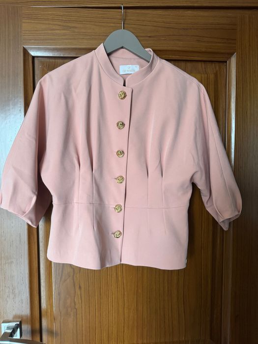 Костюм в розов цвят