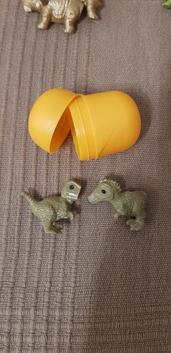 Динозаври от kinder natoons,разменям