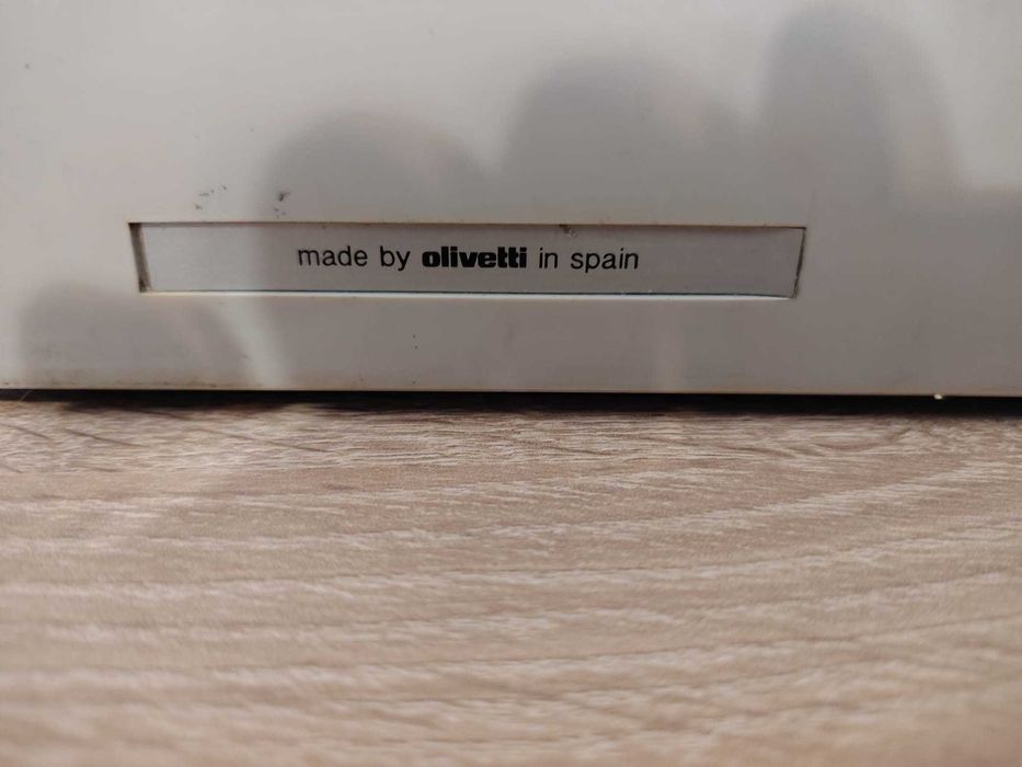 Vand masina veche de scris Olivetti