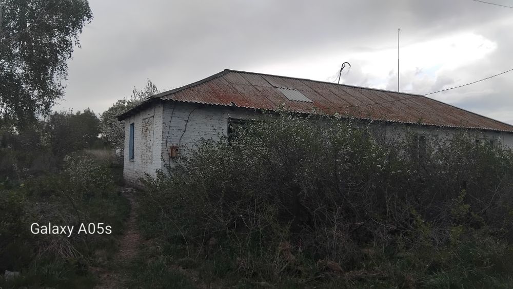 Продам дом требует ремонта.