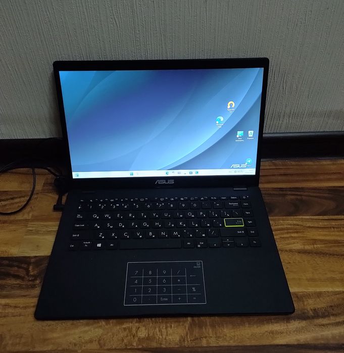 Asus.Intel Celeron n4020/4gb ddr4/14"Экран/Аккумулятор не держит.