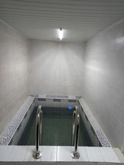 Баня на дровах, с бассейном.